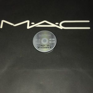 🟡MAC Jeremy Scott Pop socket🟡